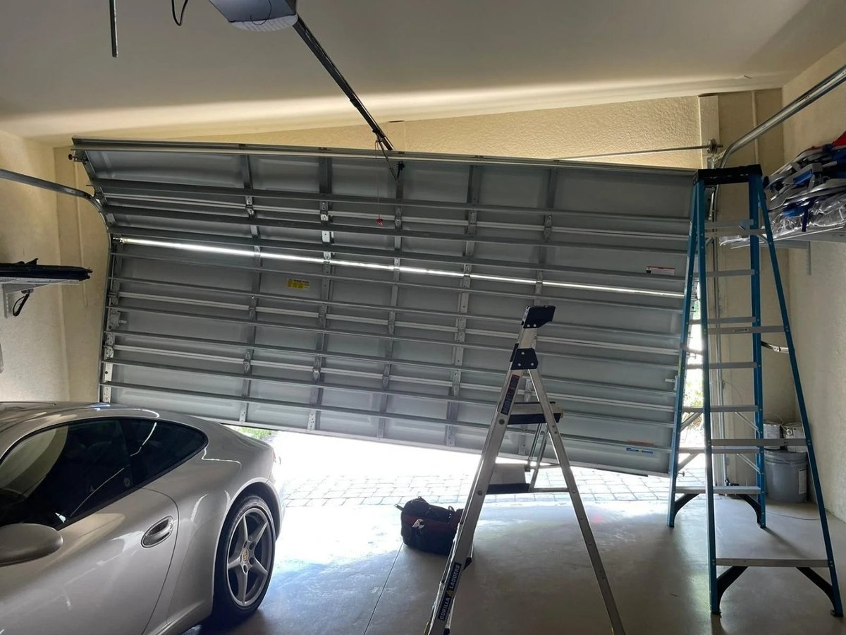 Garage door repair work, gallery photo 1